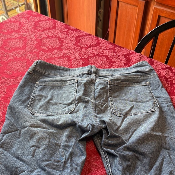 Old Navy Women's Cropped Jeans in Classic Blue - Picture 4 of 4